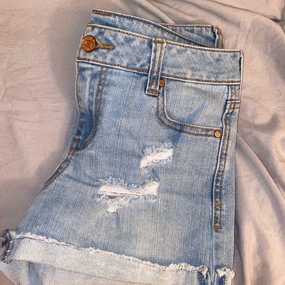 Distressed jean shorts - Picture 5 of 7